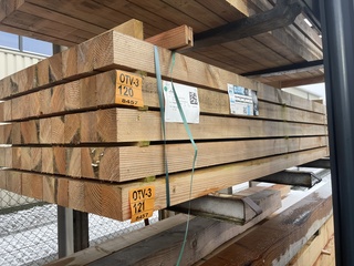 Ca. 25x Douglas Balken Fijnbezaagd, 100×100, lengte 300cm